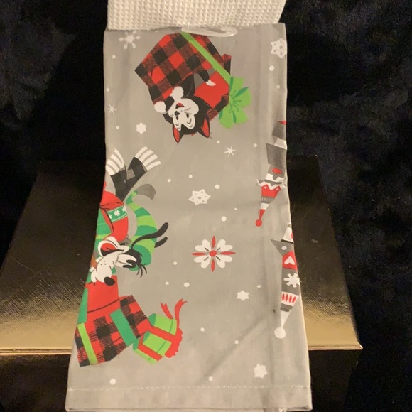 NWT! Disney Christmas Towel Set - Picture 4 of 9